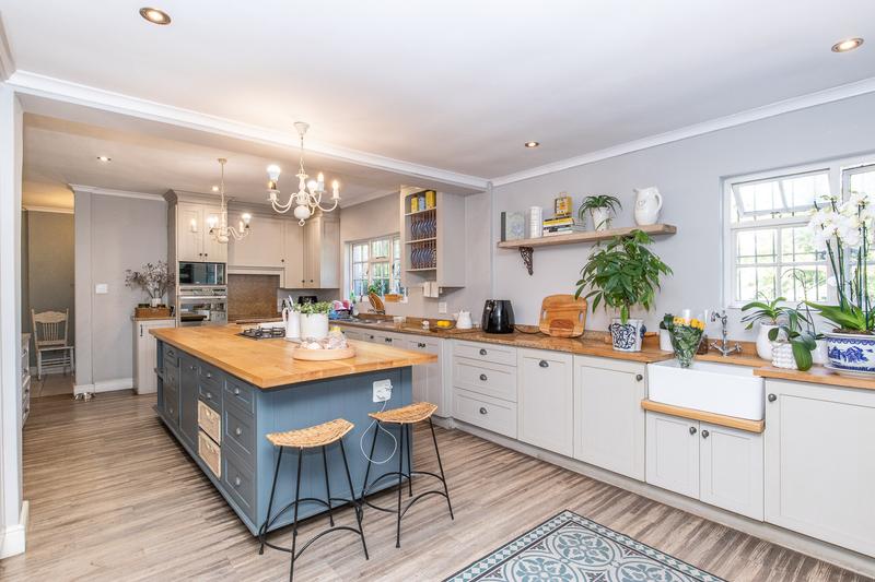 4 Bedroom Property for Sale in Constantia Western Cape